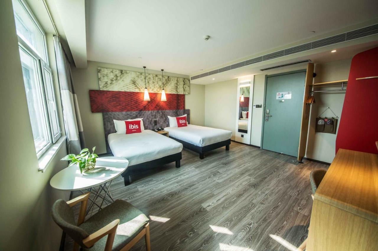 Ibis Urumqi Weixing Square Hotel Exterior foto