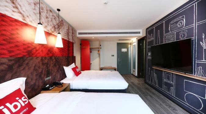 Ibis Urumqi Weixing Square Hotel Exterior foto