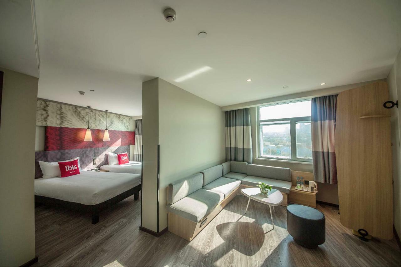 Ibis Urumqi Weixing Square Hotel Exterior foto